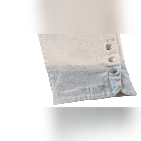 Denim & Co. Regular Tulip Snap Hem Capri Jeans Button Detail Women's 10 White - Picture 4 of 14